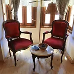 Tom Square Boutique Szálloda 3*