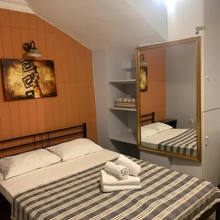 Tom Square Boutique Hotell
