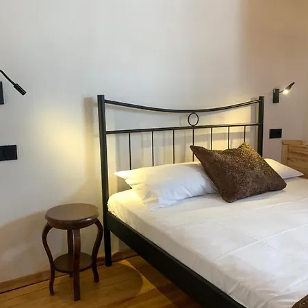 Tom Square Boutique Hotell
