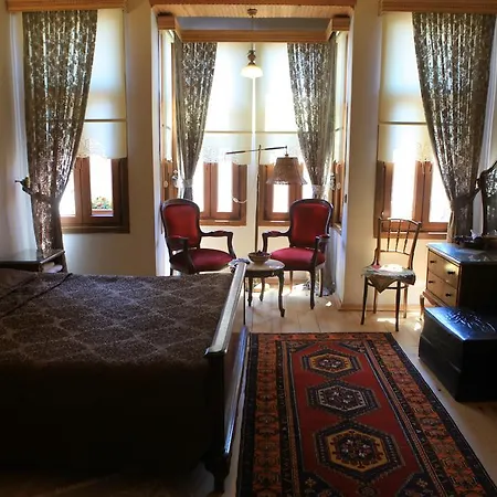 Tom Square Boutique 3*