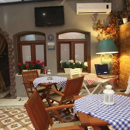 Tom Square Boutique Hotell 2*