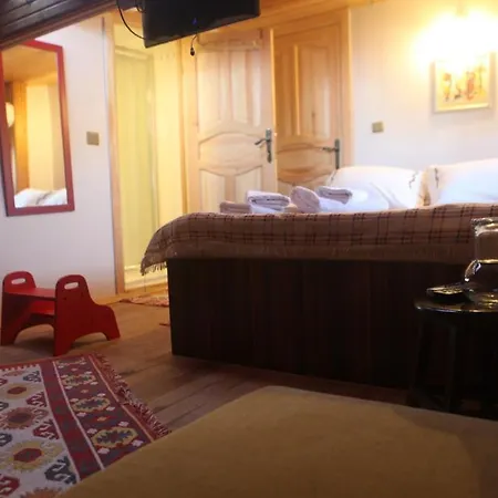 Tom Square Boutique Hotell