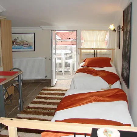 Tom Square Boutique Hotell
