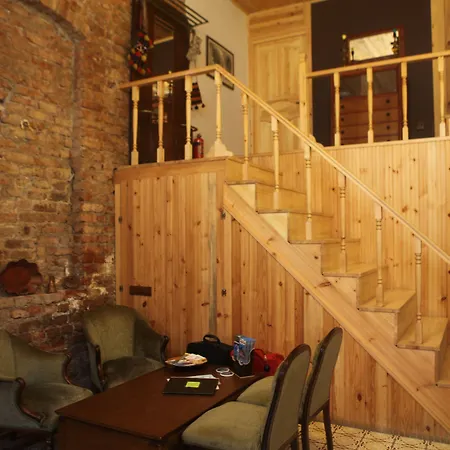 Tom Square Boutique Hotell