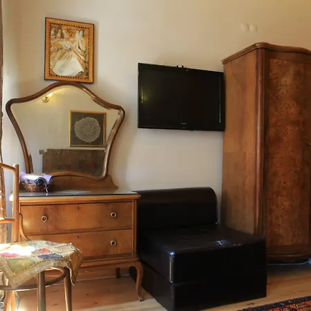 Tom Square Boutique Hotell 3*