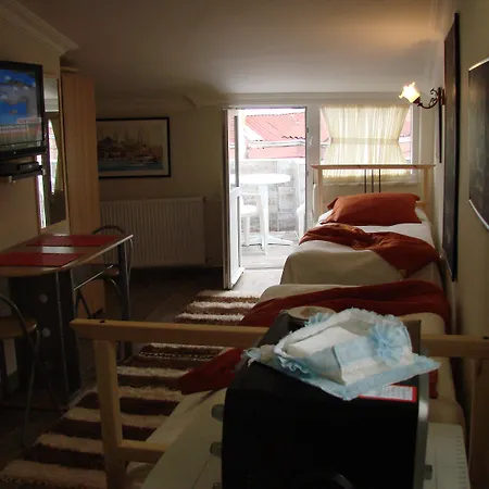 Tom Square Boutique Hotell