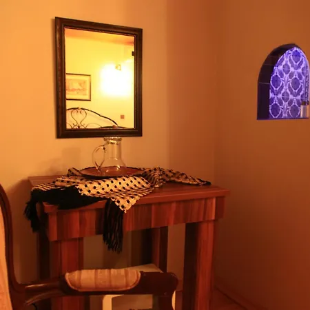 Отель Tom Square Boutique 2*