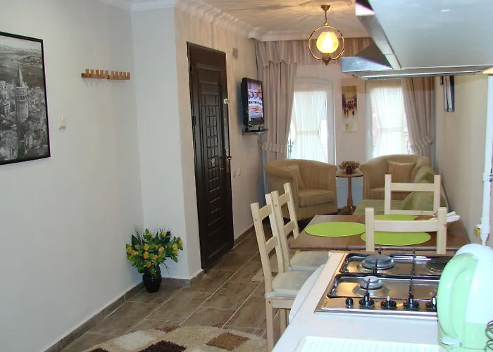 Tom Square Boutique Hotell