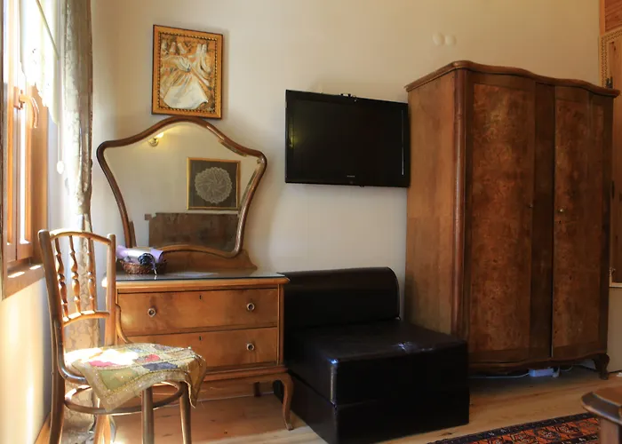 Tom Square Boutique Hotell 3*