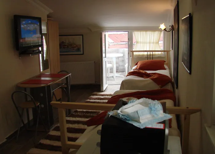 Tom Square Boutique Hotell