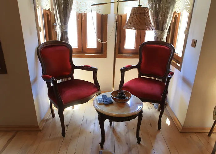 Tom Square Boutique Hotell 3*