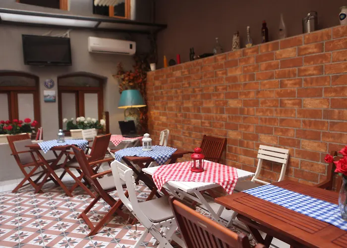 Tom Square Boutique Hotell