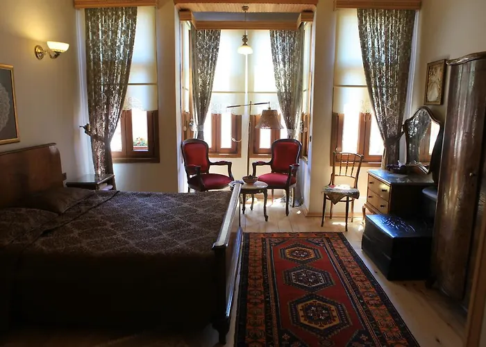 Tom Square Boutique 3*