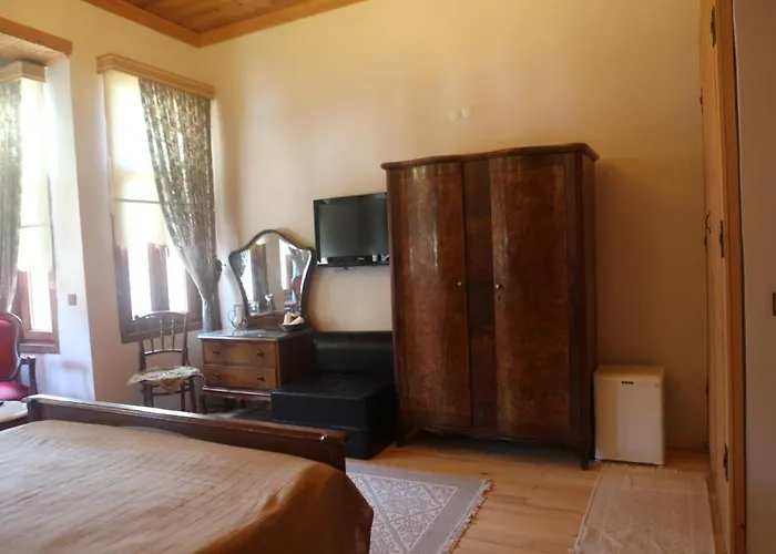 Tom Square Boutique Hotell 3*