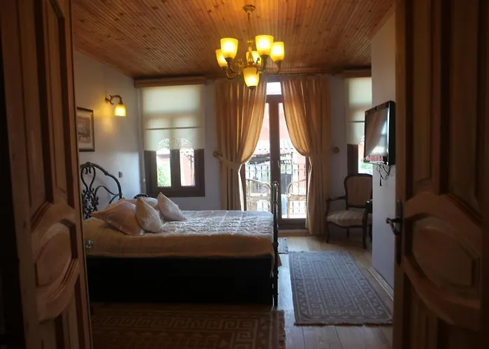 Tom Square Boutique Hotell